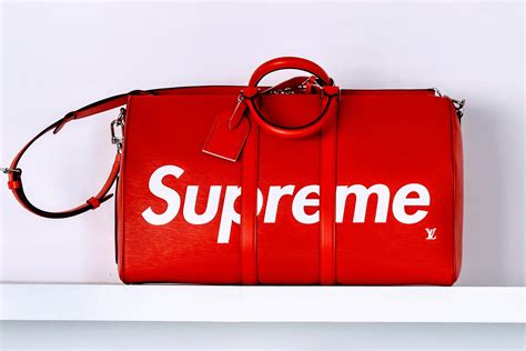 borsa donna supremex lv|How Louis Vuitton x Supreme Took Off: Exclusive .